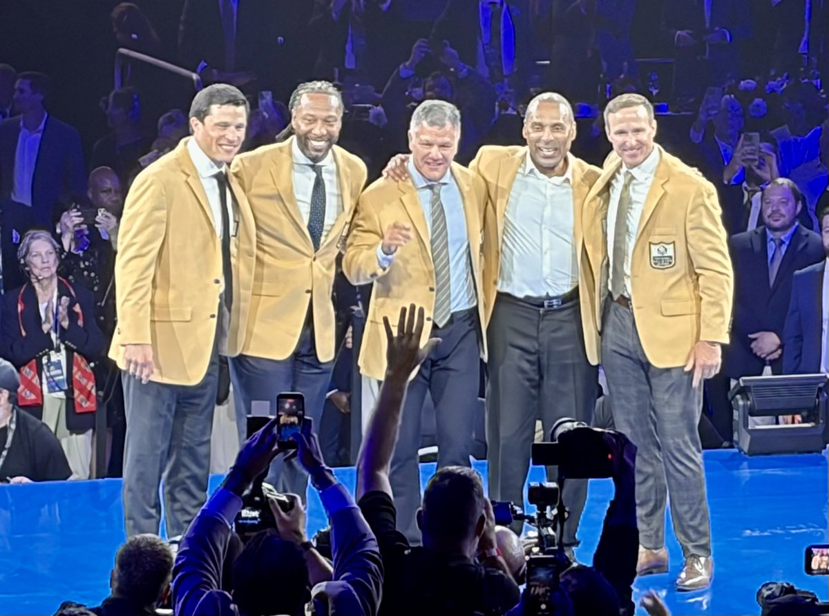 HitwomanTV's tweet photo. Proud to witness a Golden night at @ProFootballHOF for Luke and the @Panthers…
#lukekuechly #goldjacketdinner #keeppounding https://t.co/PossG82Fzy