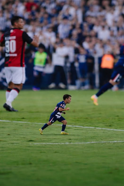 elmasgrande055's tweet photo. Si ignoras a Jairo Vélez chiquito… mañana no la rompe contra Sport Boys. https://t.co/J0wSjct9AX
