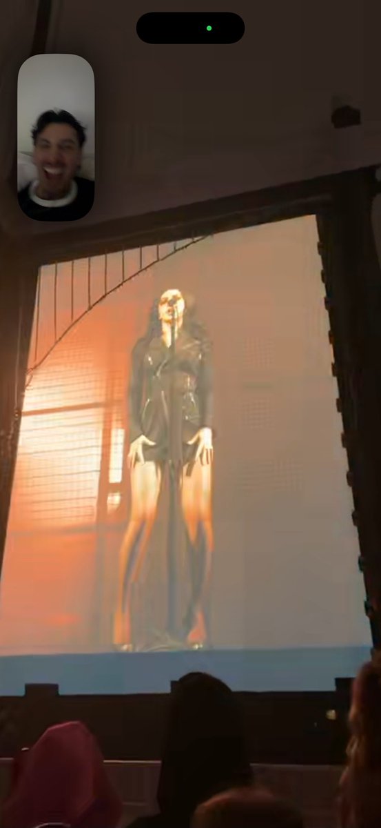 elchul0o's tweet photo. My friend facetiming me during charli xcx’s setlist at outsidelands she’s SO FUCKIN REAL https://t.co/F38hUvcMpy