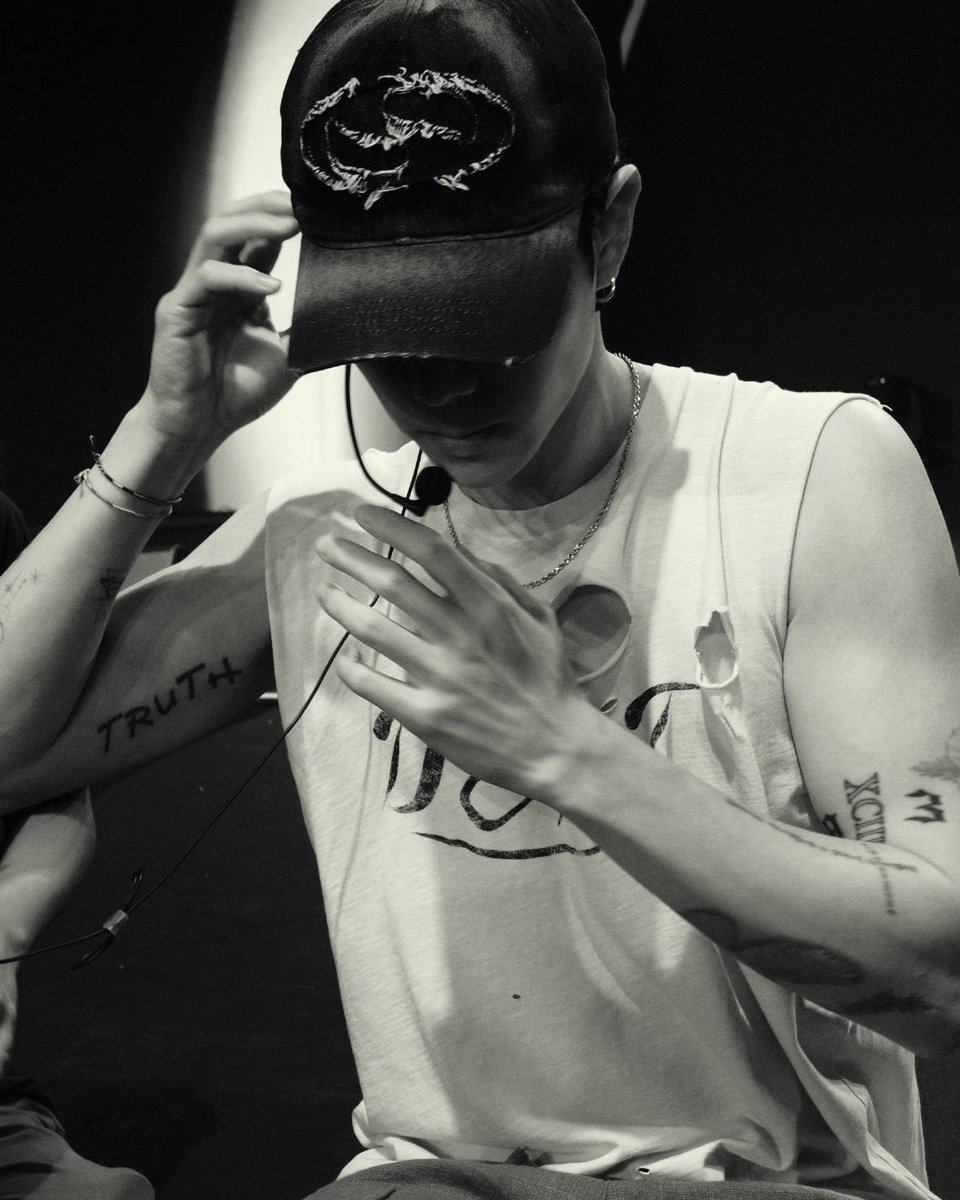 wwmarktuan's tweet photo. 260808 MT studios weibo post (2/2)

Rehearsal behind- the- scenes! 
Let’s wait for the stage together ➡️
SOON

🔗 https://t.co/ZcsyXvCFfL

#ALONE 
#MarkTuanXWeiboGala2026
#MarkTuan #段宜恩 #마크
@marktuan @DNAmngmnt https://t.co/3KkAhiYjbp