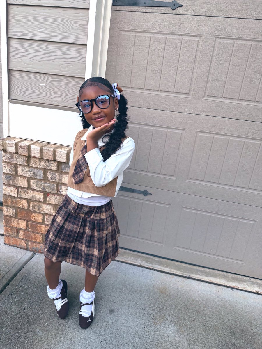 mustbetaay's tweet photo. my princess Ava Dior🥰✏️📚 https://t.co/DlOmFGjiFu