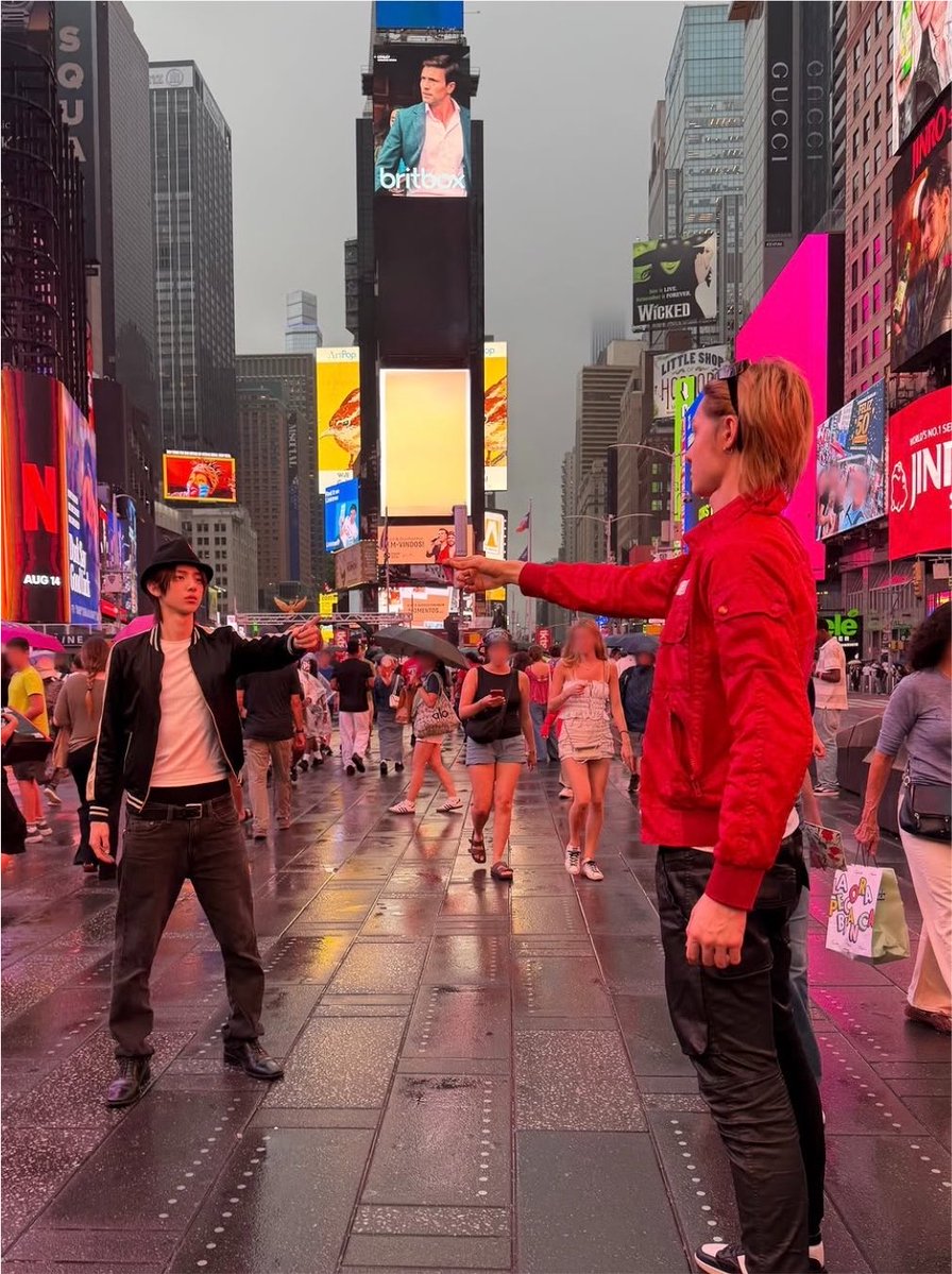 jjumochii's tweet photo. #marhoon— time square photodump

🦒: kamu?
🐢: loh kamu? https://t.co/jcGu6rA3Hq