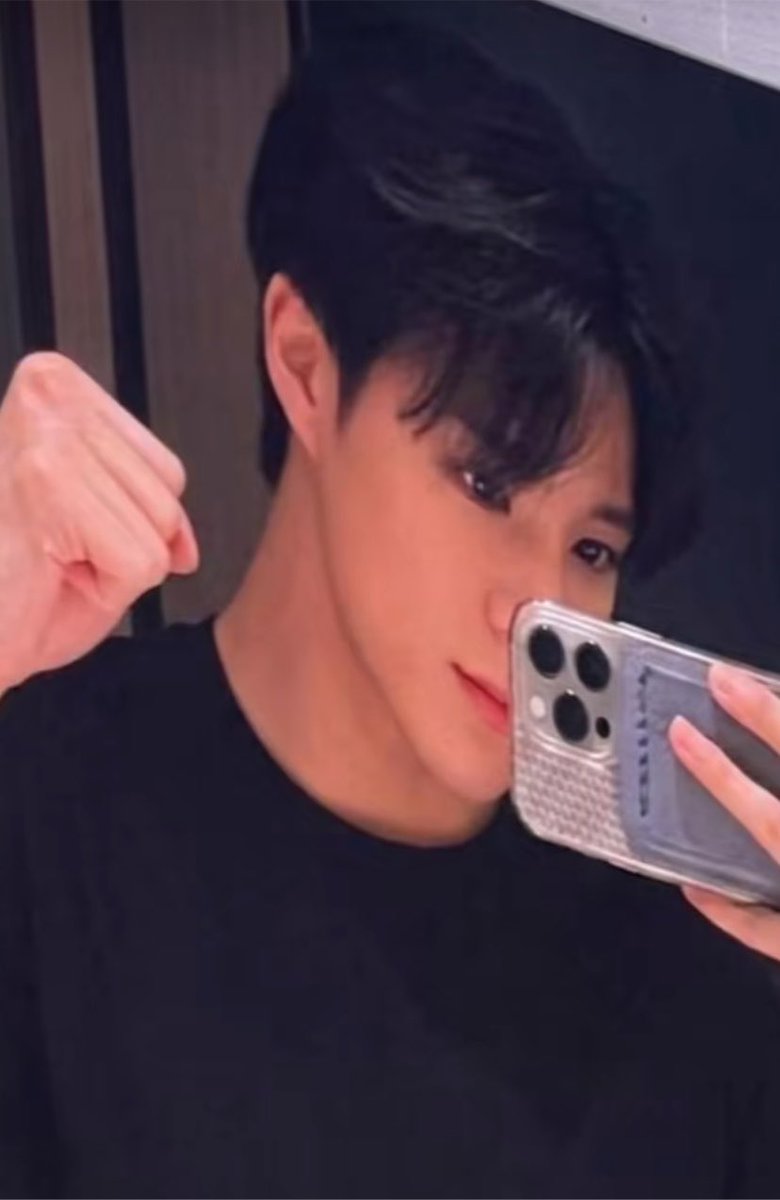 kyoongjn's tweet photo. GANTENG BANGET JENO😭 https://t.co/gZagpXSEr9