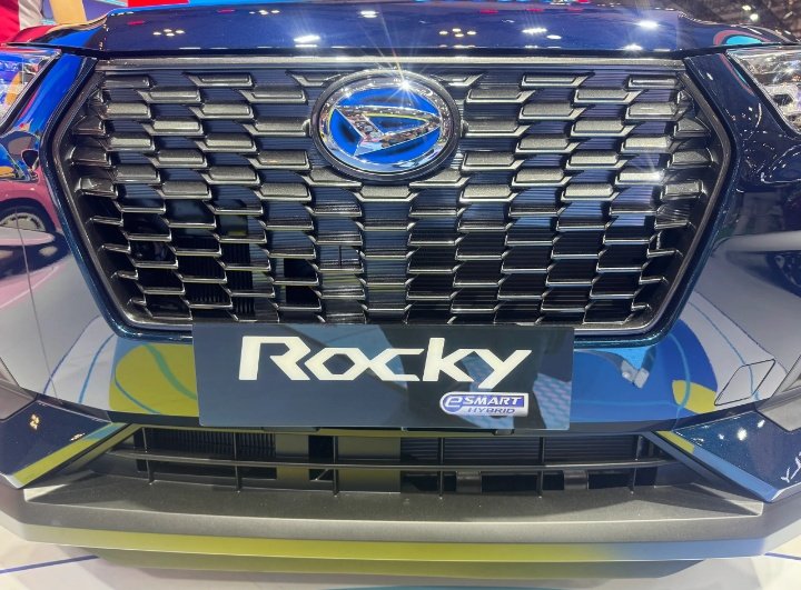 santi_imoet007's tweet photo. Daihatsu Rocky Hybrid ini emang mobil idaman dan modern 
#DaihatsuRockyHybrid
#SemuaJadiMudah
#DaihatsuSahabatku https://t.co/kmPVFjOOI4