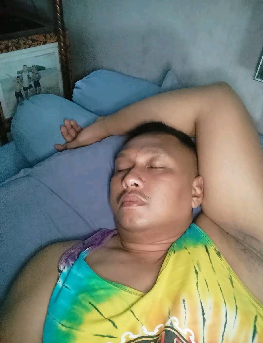 lokalpride090's tweet photo. Sabtu istirahat
#gay #bisex
#vers #papamuda https://t.co/susKQY4fhO