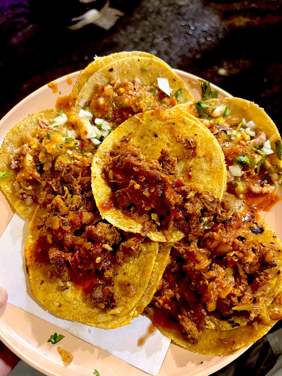 LLulash's tweet photo. Los #Taquitos de #LosKalimanes neta son imperdibles chilangos 🤌🏻🤌🏻🤌🏻🤌🏻 https://t.co/DHiuvx39yC
