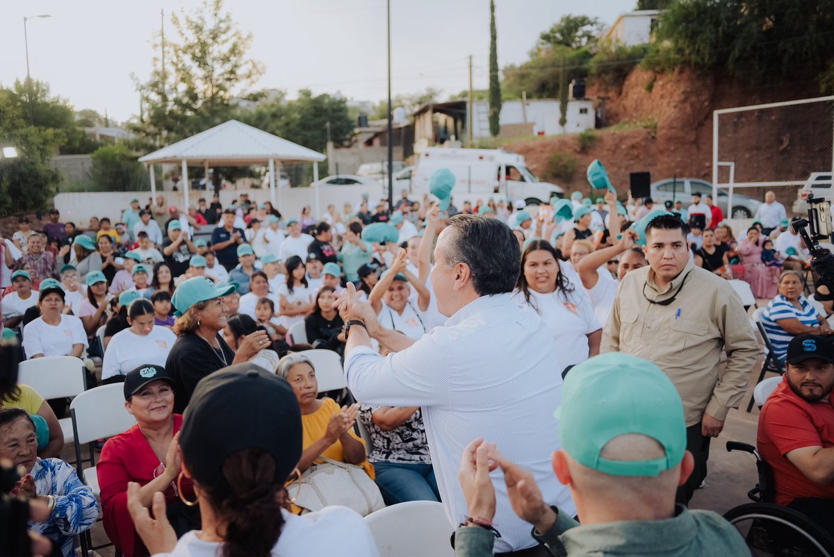 tonoastiazaran's tweet photo. ¡Qué energía y gran entusiasmo se sintió esta tarde en Nogales! 🙌🏼

Nos reunimos con ciudadanas y ciudadanos del municipio, invitados por la asociación Sonora Con Todo, para escuchar, compartir ideas y hablar de frente sobre los retos que viven todos los días.

Cuando hay participación, organización y ganas de cambio, ¡no hay quien nos detenga! 💪🏼

¡Gracias, Nogales, por recibirnos con todo!