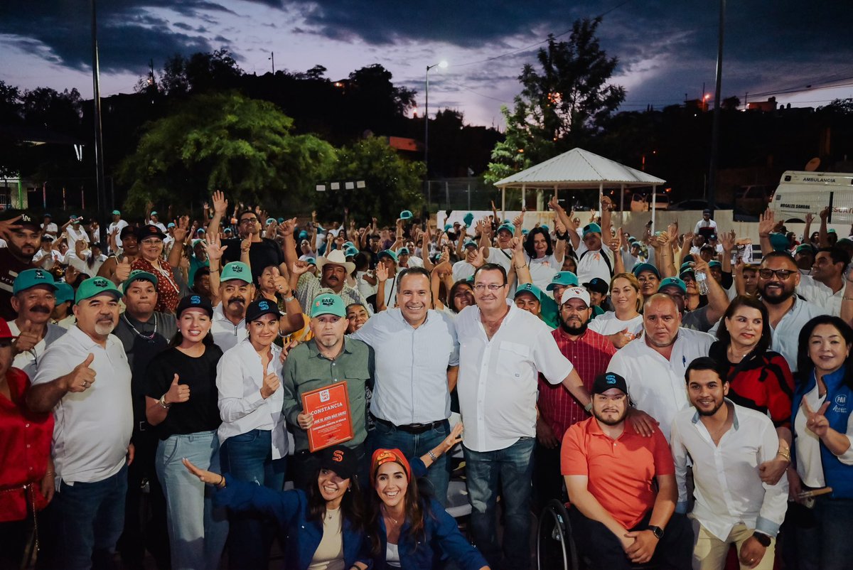 tonoastiazaran's tweet photo. ¡Qué energía y gran entusiasmo se sintió esta tarde en Nogales! 🙌🏼

Nos reunimos con ciudadanas y ciudadanos del municipio, invitados por la asociación Sonora Con Todo, para escuchar, compartir ideas y hablar de frente sobre los retos que viven todos los días.

Cuando hay participación, organización y ganas de cambio, ¡no hay quien nos detenga! 💪🏼

¡Gracias, Nogales, por recibirnos con todo!