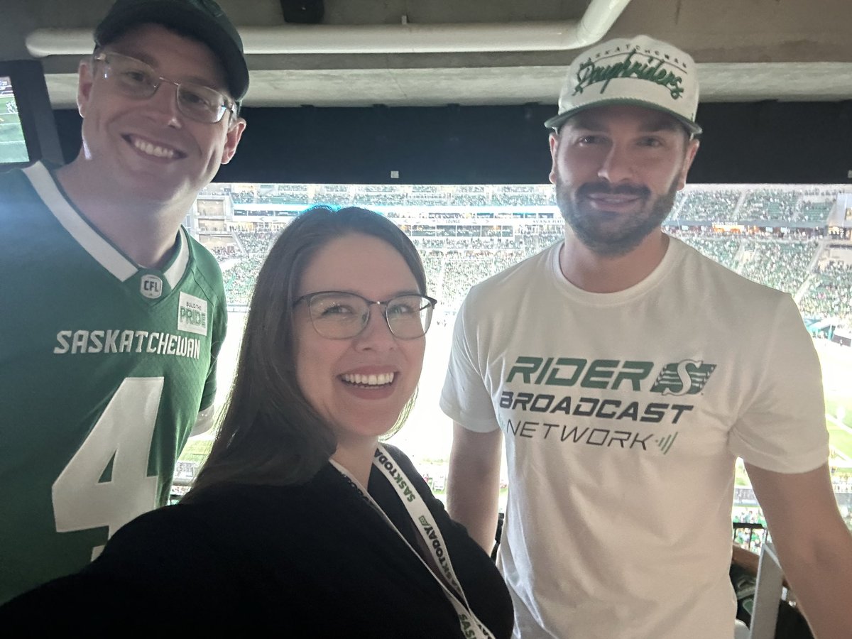 620ckrm's tweet photo. What a great night with the fantastic @620ckrm Rider Broadcast Network crew!  

@_sportsdave @teaganwitko @theeWesCates  @CodyGlydon 

-TonyaCherry- https://t.co/Rsp7PDiXtr