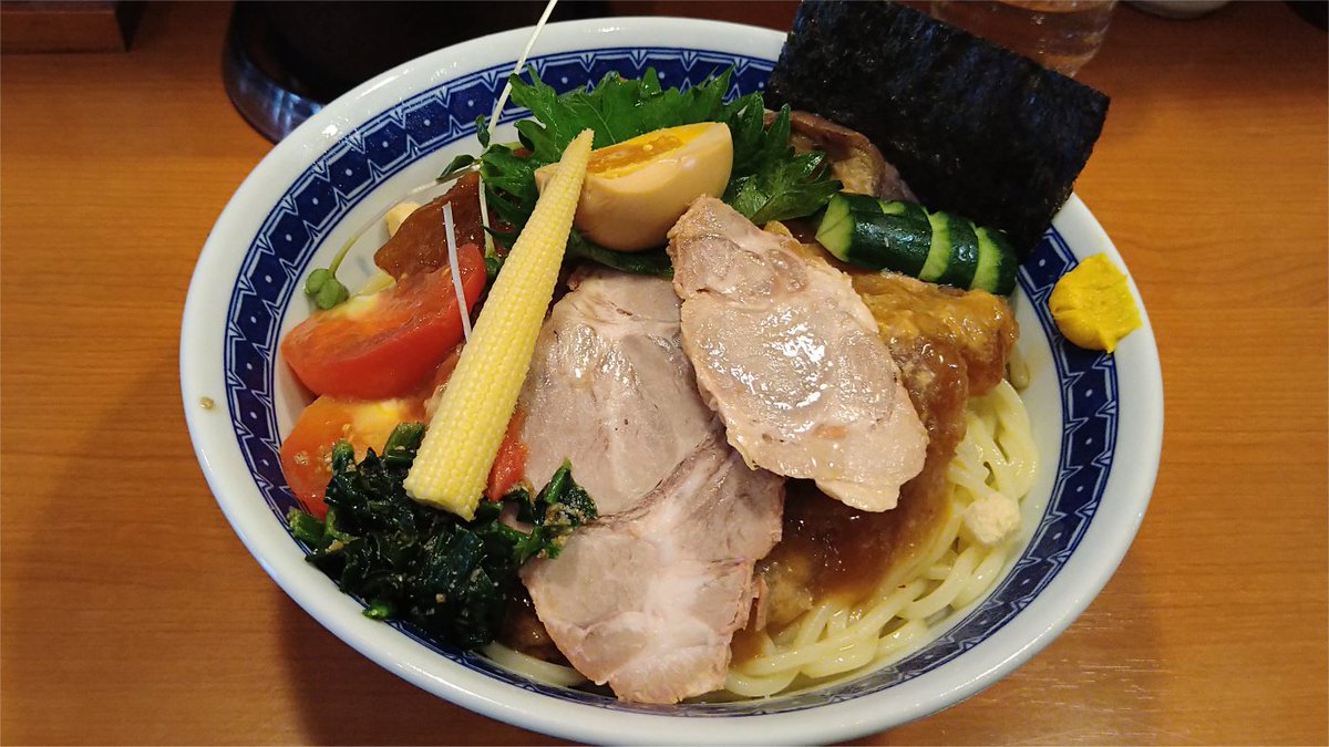 tansiolemon's tweet photo. 冷やし中華😀

代々木／麺恋処 いそじ／冷やし中華（大盛り）
幡ヶ谷／ラーメン豚山／小冷やし中華（全マシ）
新宿三丁目／中国茶房８／中華冷やし麺（週替わりランチ）
市ヶ谷／用心棒／冷やしまぜそば小（全マシ） https://t.co/1bJVD6FW4n