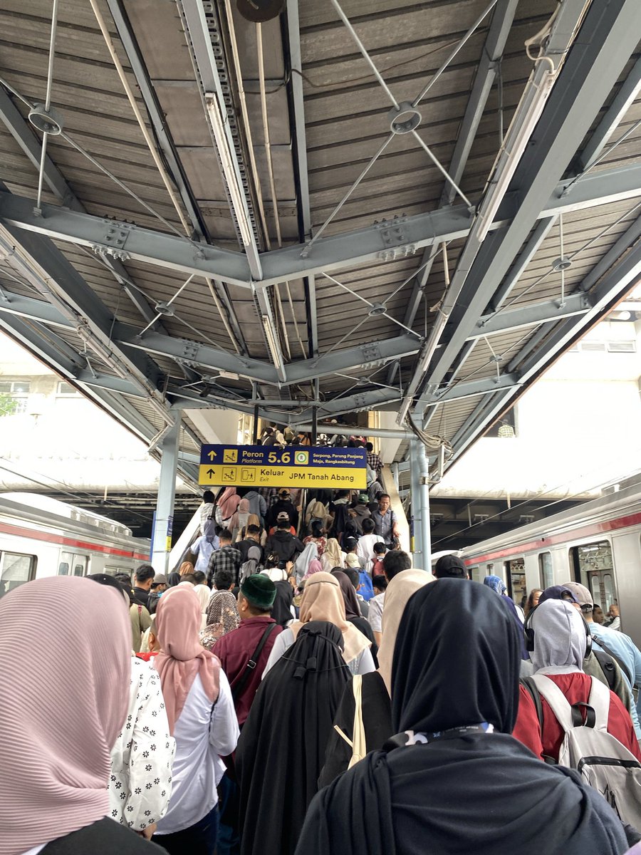 punyasazz's tweet photo. POV : gini ternyata jakarta 

Share your pic https://t.co/0FiNIZ5yKS