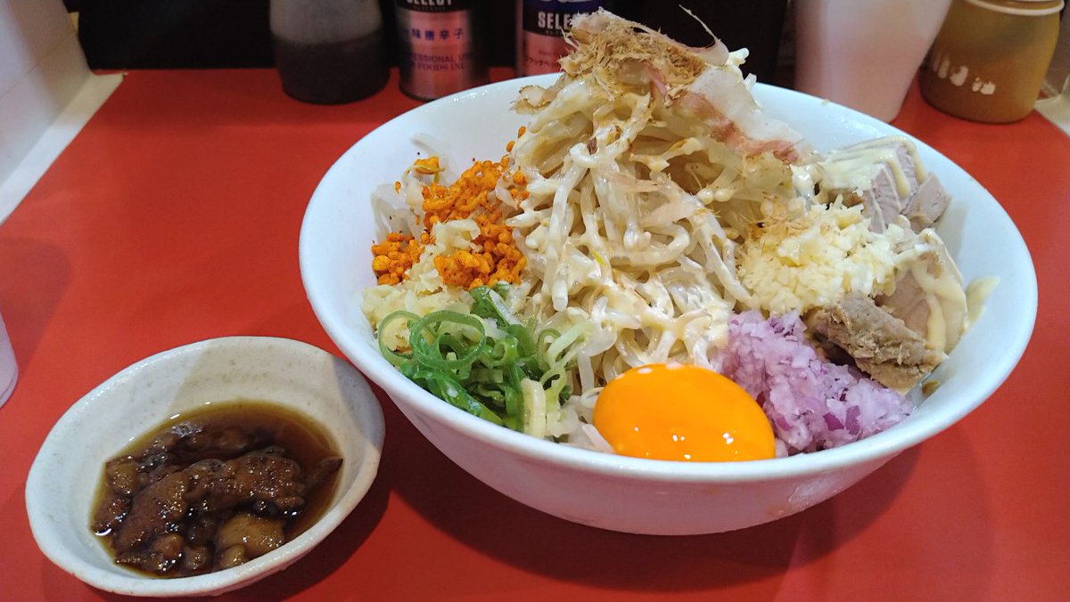 tansiolemon's tweet photo. 冷やし中華😀

代々木／麺恋処 いそじ／冷やし中華（大盛り）
幡ヶ谷／ラーメン豚山／小冷やし中華（全マシ）
新宿三丁目／中国茶房８／中華冷やし麺（週替わりランチ）
市ヶ谷／用心棒／冷やしまぜそば小（全マシ） https://t.co/1bJVD6FW4n