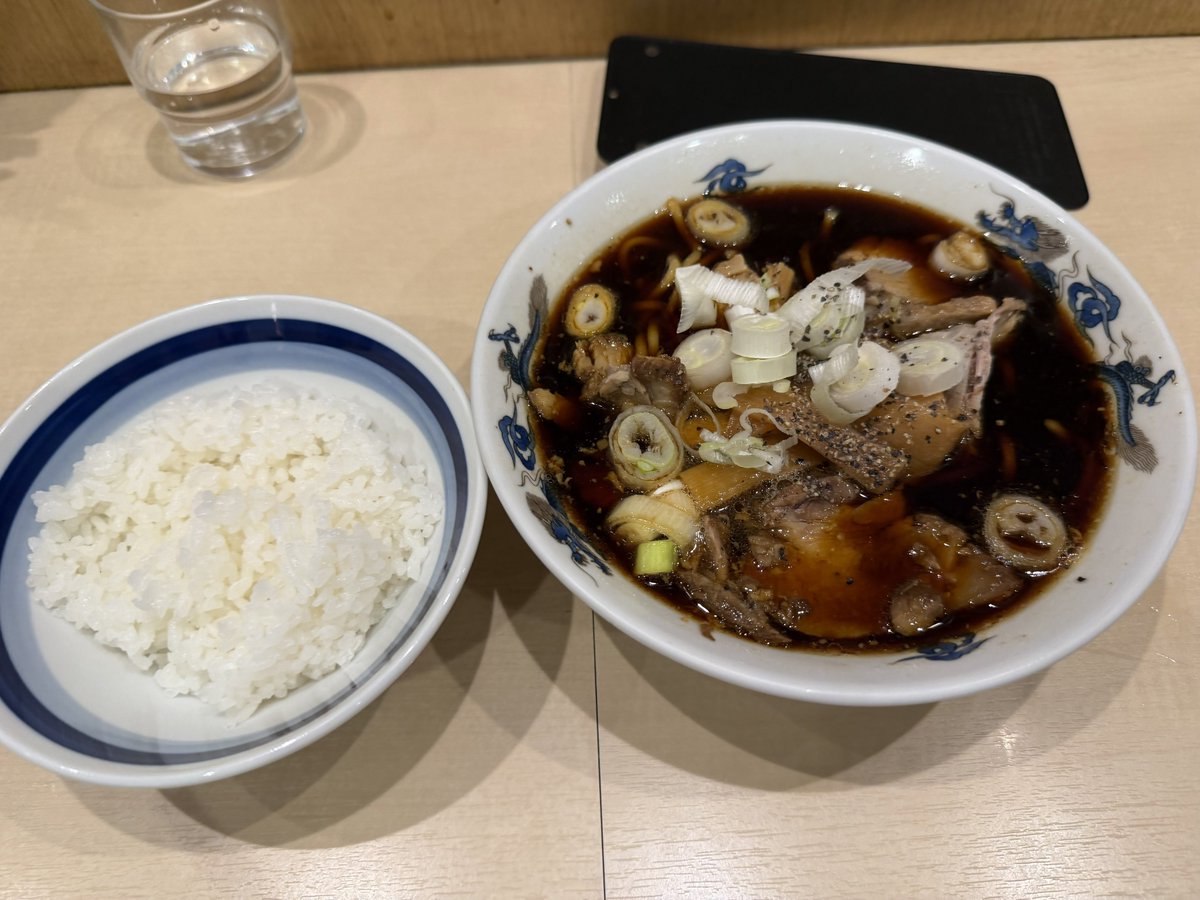ngsk26's tweet photo. 美味しかった。新幹線まで時間なかったので頑張った結果、完食まで6分 https://t.co/86aj7SiHaQ
