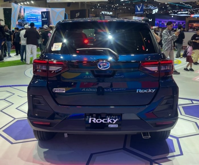 Desty007's tweet photo. Keren nih, Daihatsu Rocky Hybrid punya Teknologi Strong Series Hybrid, bahkan roda digerakkan sepenuhnya oleh motor listrik, terus mesin bensin berfungsi sebagai generator.
@DaihatsuInd
#DaihatsuRockyHybrid
#SemuaJadiMudah
#DaihatsuSahabatku https://t.co/nGTSPbzEUl