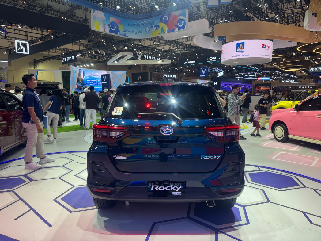 buku_teman's tweet photo. Kalau mau beli mobil, saya juga memperhitungkan nilai kendaraan itu ketika suatu saat saya ingin menjualnya kembali.
Jadi, resale value jadi bagian yang saya pertimbangkan saat memilih Daihatsu Rocky Hybrid.

@daihatsuind
#DaihatsuRockyHybrid #SemuaJadiMudah #DaihatsuSahabatku https://t.co/08WKrDjuMs