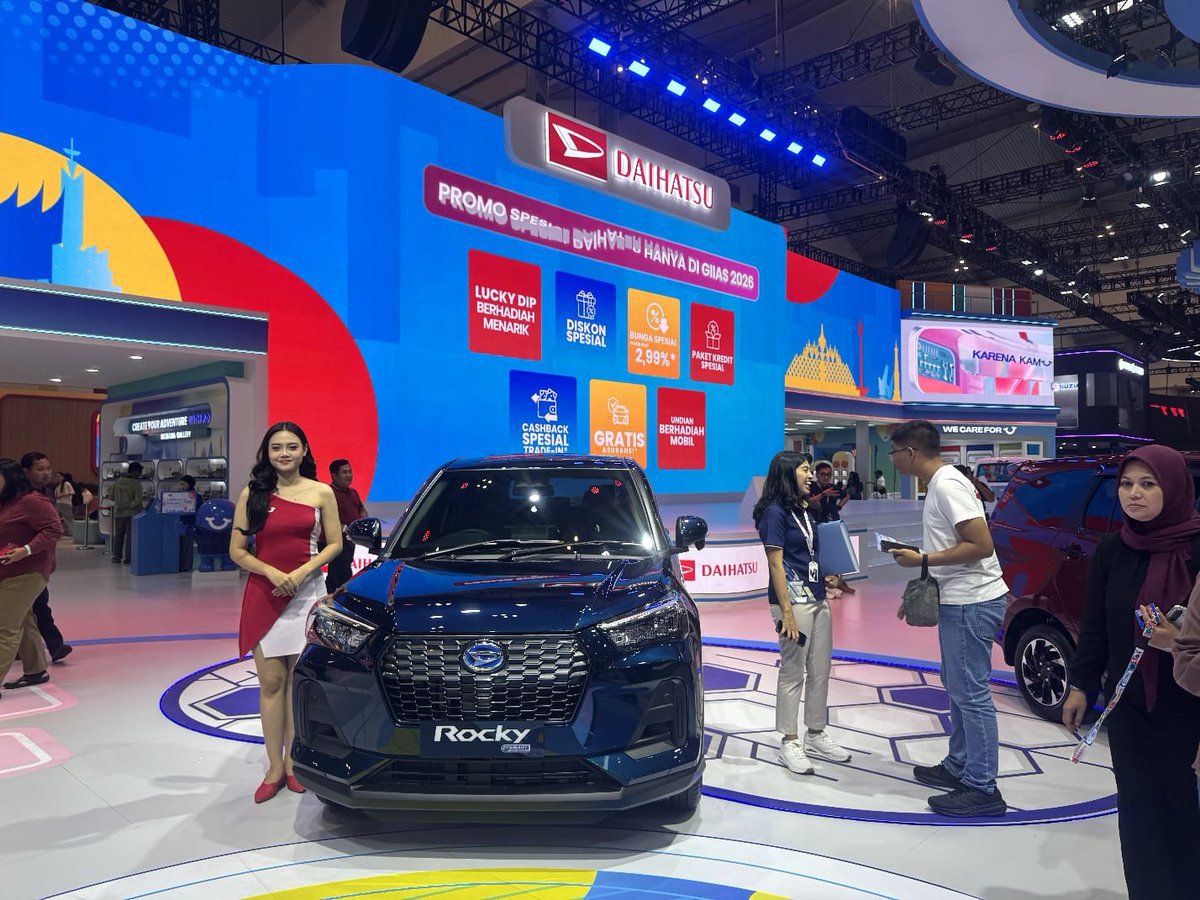 latifahkusuma7's tweet photo. Selain harga, menurutku kita harus mempertimbangkan keamanan dan kenyamanan saat membeli mobil baru. Daihatsu Rocky Hybrid ini garansinya 3 tahun lho, kebanyang kan sebagai pemilik bakal merasa aman. #DaihatsuRockyHybrid #SemuaJadiMudah #DaihatsuSahabatku
@DaihatsuInd https://t.co/wo69SM2fMu