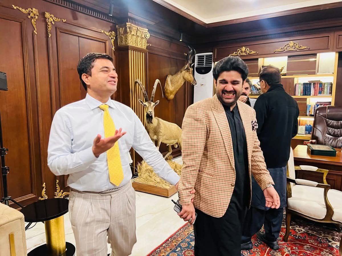 RajaPrem399's tweet photo. چیئرمین ڈسٹرکٹ کونسل سکھر سید کمیل حیدر شاہ نے پھیپھڑوں کے مرض میں مبتلا 20 سالہ طالبہ کلثوم چشتی کے علاج کے تمام اخراجات ذاتی طور پر اٹھانے کا اعلان کیا ہے۔ ان کی ہدایت پر مریضہ کو سندھ حکومت کی ایئر ایمبولینس سروس کے ذریعے سکھر سے کراچی کے آغا خان اسپتال منتقل کر دیا گیا ہے، https://t.co/yC4NJoTK3q