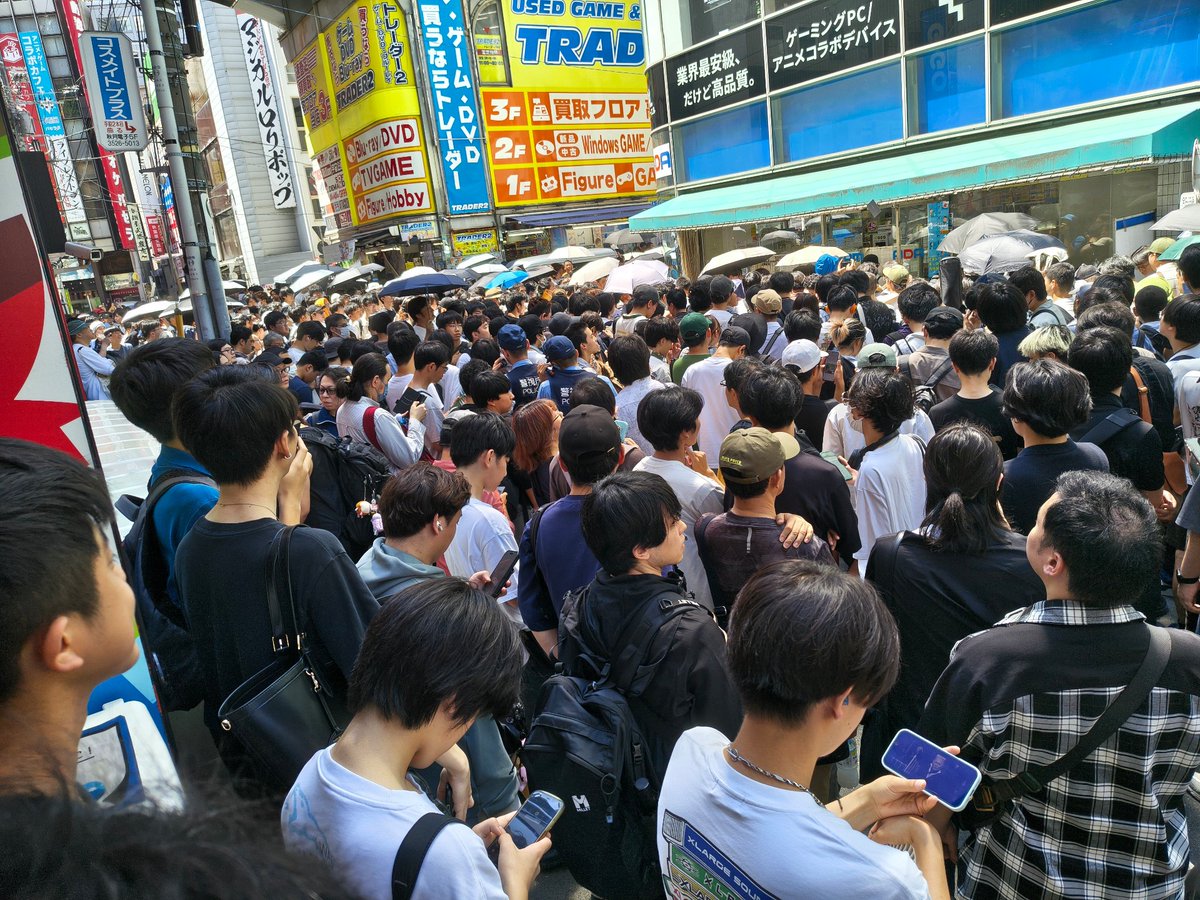 yaraon_kanrinin's tweet photo. アキバハラえ数千円するキーボードとマウス無料配布
→乞食とテンバイヤーのせいでとんでもなく激混みｗ
https://t.co/3DlP2yNkUD https://t.co/8kYgK9GuUN