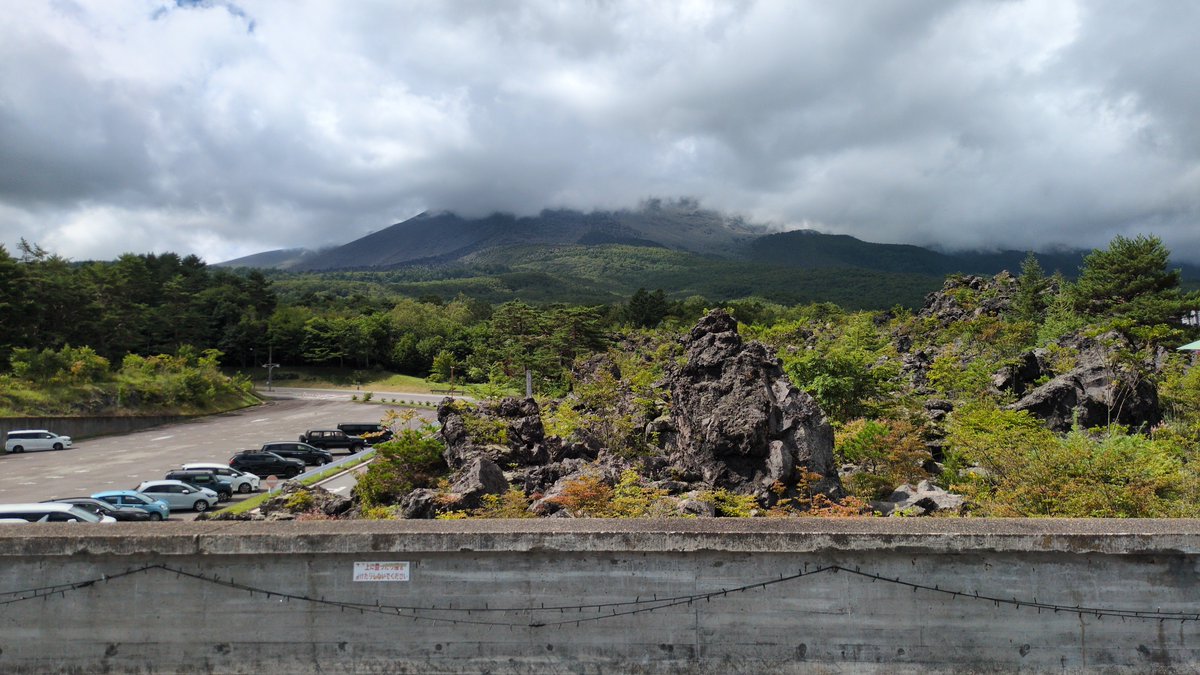Gejiwara's tweet photo. 鬼押出し園にやってきました
本当は浅間山に登ろうと思っていたけど、天気が悪くなりそうだったから日和った感じ
火山の雰囲気があって良い感じ☺️ https://t.co/AcUs5OsZjL
