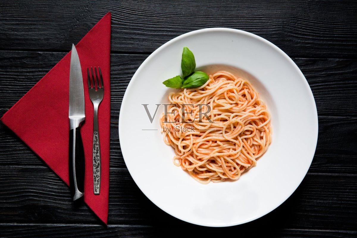 inkubod's tweet photo. Just a cozy weekday dinner: homemade tomato pasta with fresh basil  Perfect quick pick-me-up after work! https://t.co/ahfVYhceLu