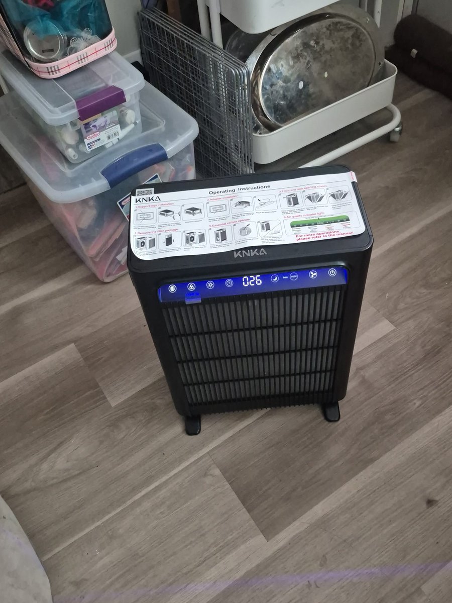 royfrumple's tweet photo. Smoke is 600ppm outside
Lil guy wasn't quiet enough.
Pulled out the dinosaur..... https://t.co/8jTxpY8LkF