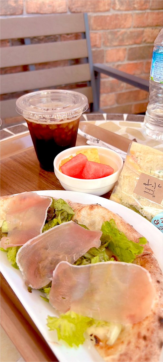ichigo_hinacoco's tweet photo. おはよう☀️仕事休み🤩
わんこの散歩🐶しながらランチ
B型女はわがままで自己中で
虫に刺されやすいって
誤情報が流れてるけど🤣
ちぃかわ虫よけシール貼ってきた‼️

 #ひならんち https://t.co/ZcOHOOBe23