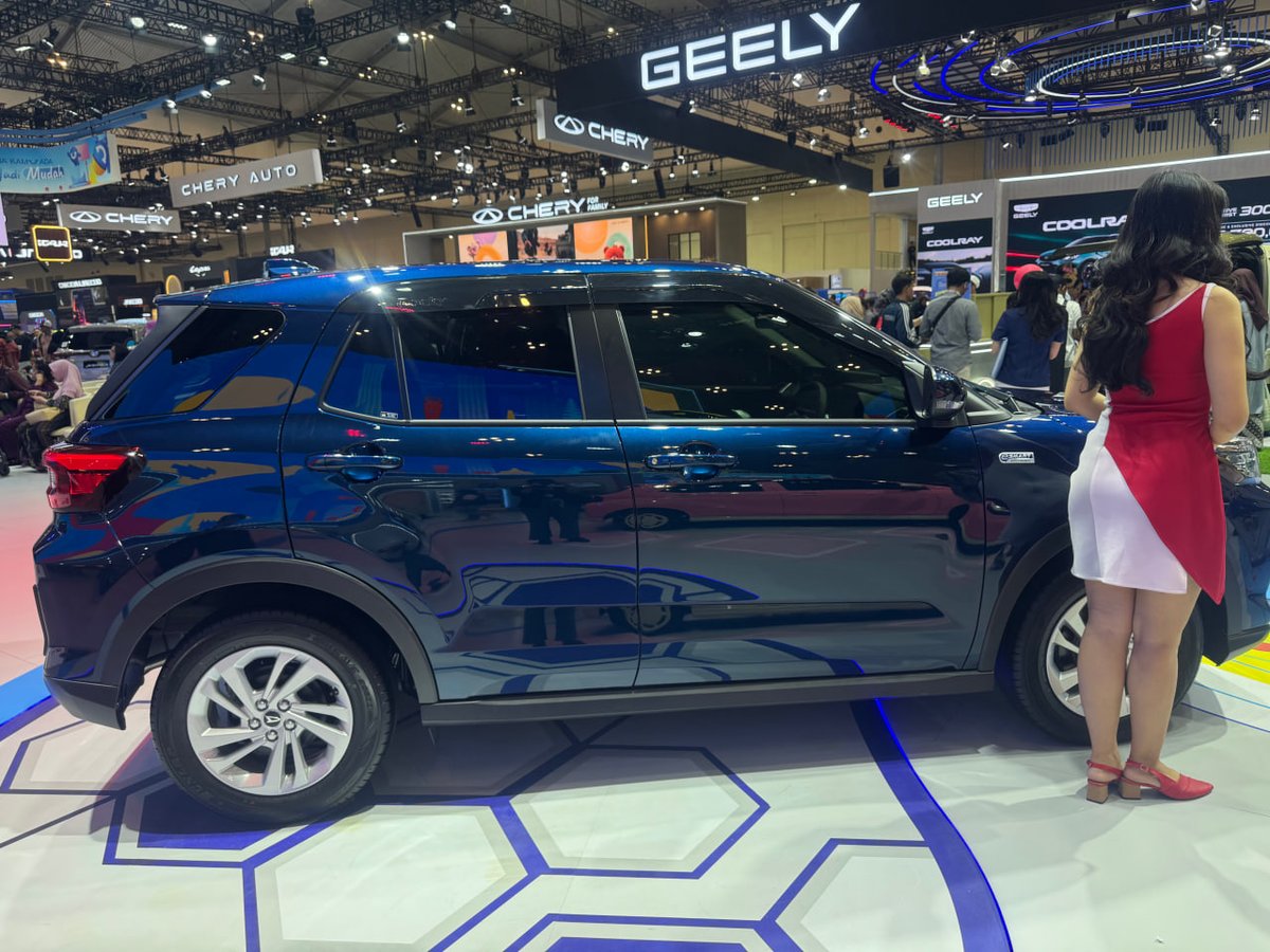 april_hamsa's tweet photo. Banyak yang bilang perawatan mobil hybrid tuh nggak mudah dan bikin pusing. Padahal, teknologi hybrid kini semakin mudah dijangkau melalui @daihatsuind Daihatsu Rocky Hybrid. 
#DaihatsuRockyHybrid
#SemuaJadiMudah
#DaihatsuSahabatku https://t.co/ftJ61mLhtk