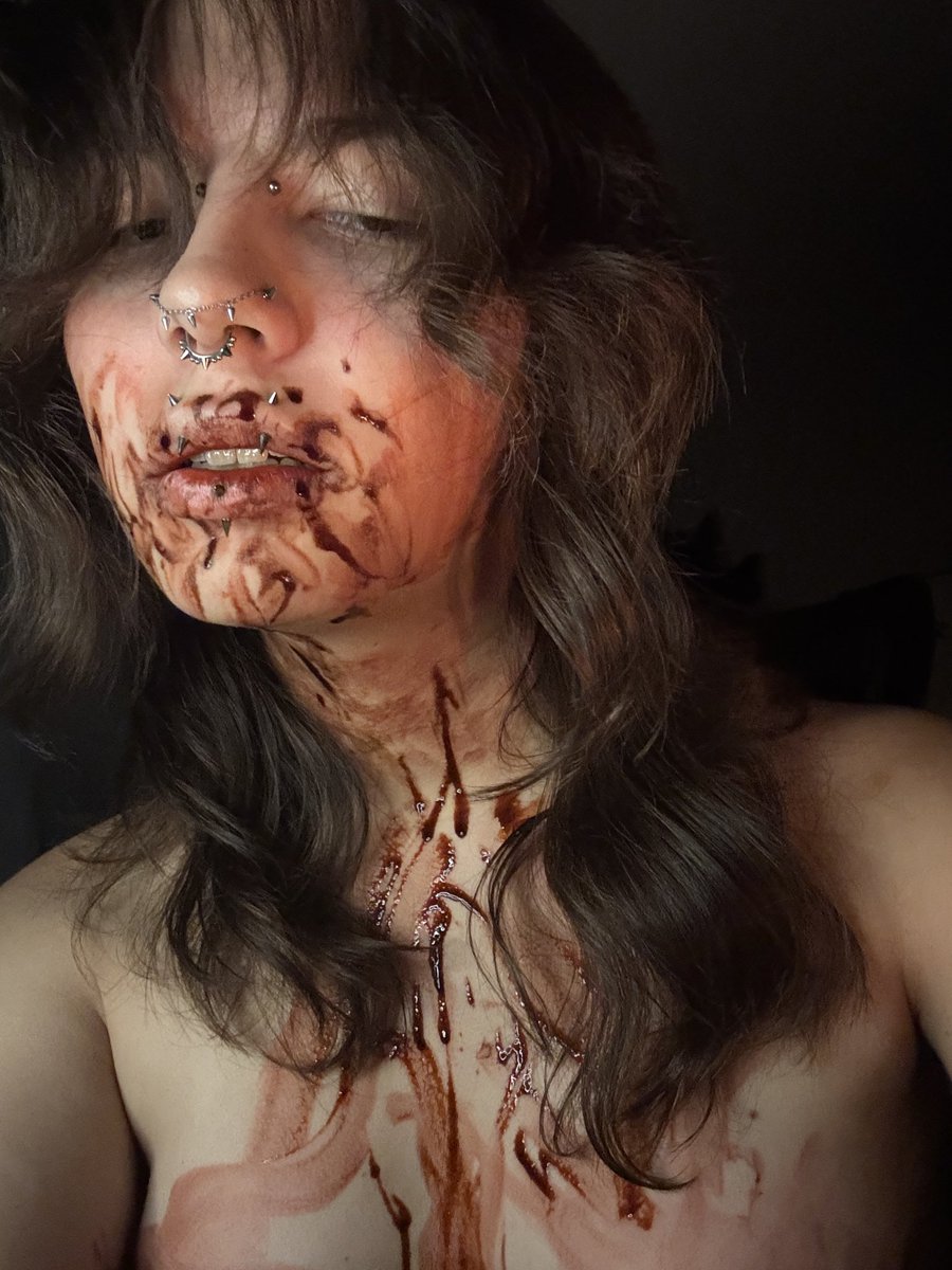 F4GG0TCR0W's tweet photo. do u fw loser vampire girls https://t.co/TYQFiRV5kN