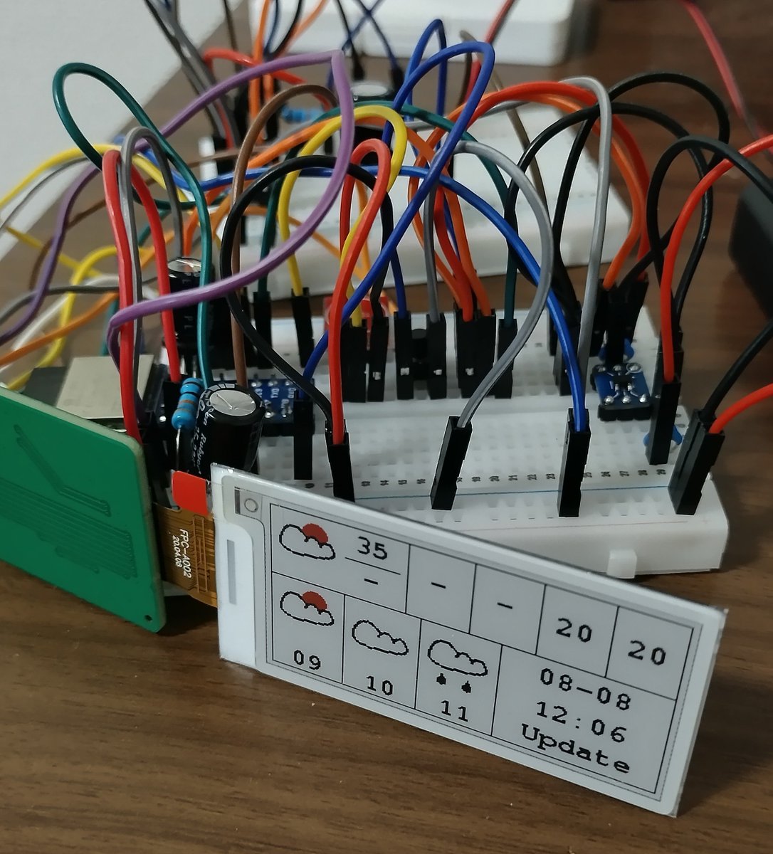 marimo_linux's tweet photo. 電池駆動テスト
取り敢えず１週間経過しても動いてる https://t.co/y7F0cTzaJH