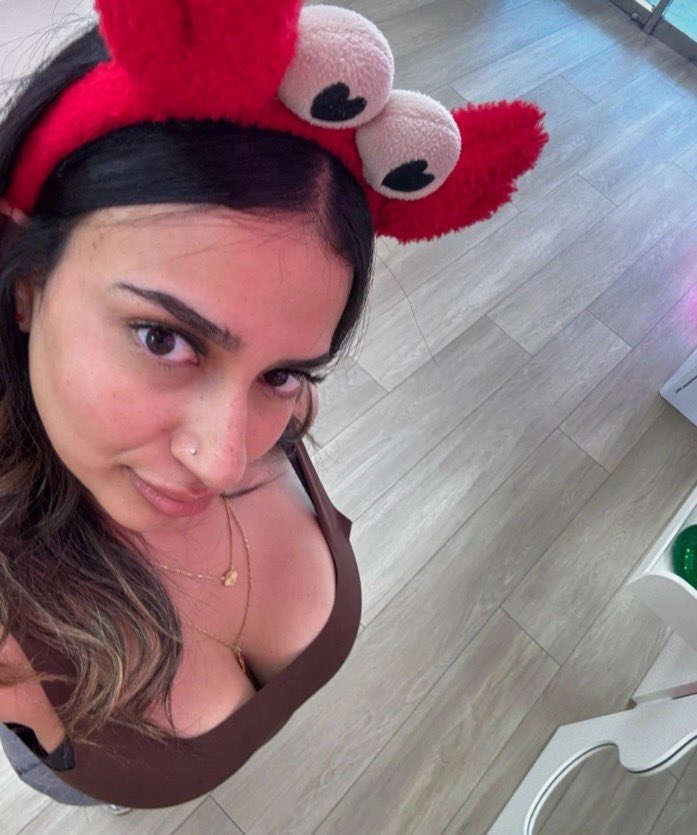 Rfr1fd's tweet photo. Some more of this sexy slut. Dm the cuck too @Abdn7wu #porn #cuck #cuckhold #desi #hijabi #ass #cum #tits #bengali #indian #paki #sex #irl #sis #sister #blowjob #irls #incest https://t.co/TbMN73nXwK