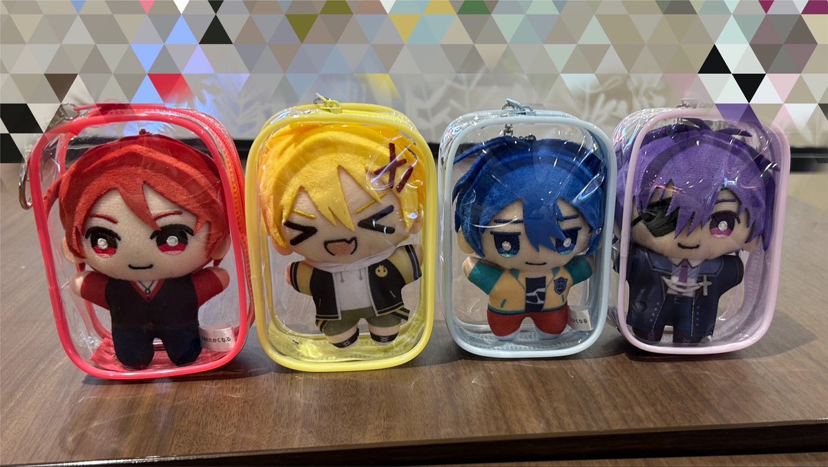 mina_1224m's tweet photo. お友達ぬいと会ってきた❤️💛💙💜 https://t.co/H23cIvZ9Hh