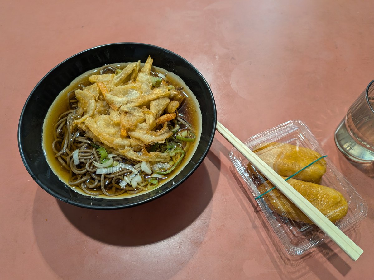 Gyojin03's tweet photo. 歴史探訪からの東京競馬場。涼しくて飯が食えるので。 https://t.co/g0df1zZ3ND