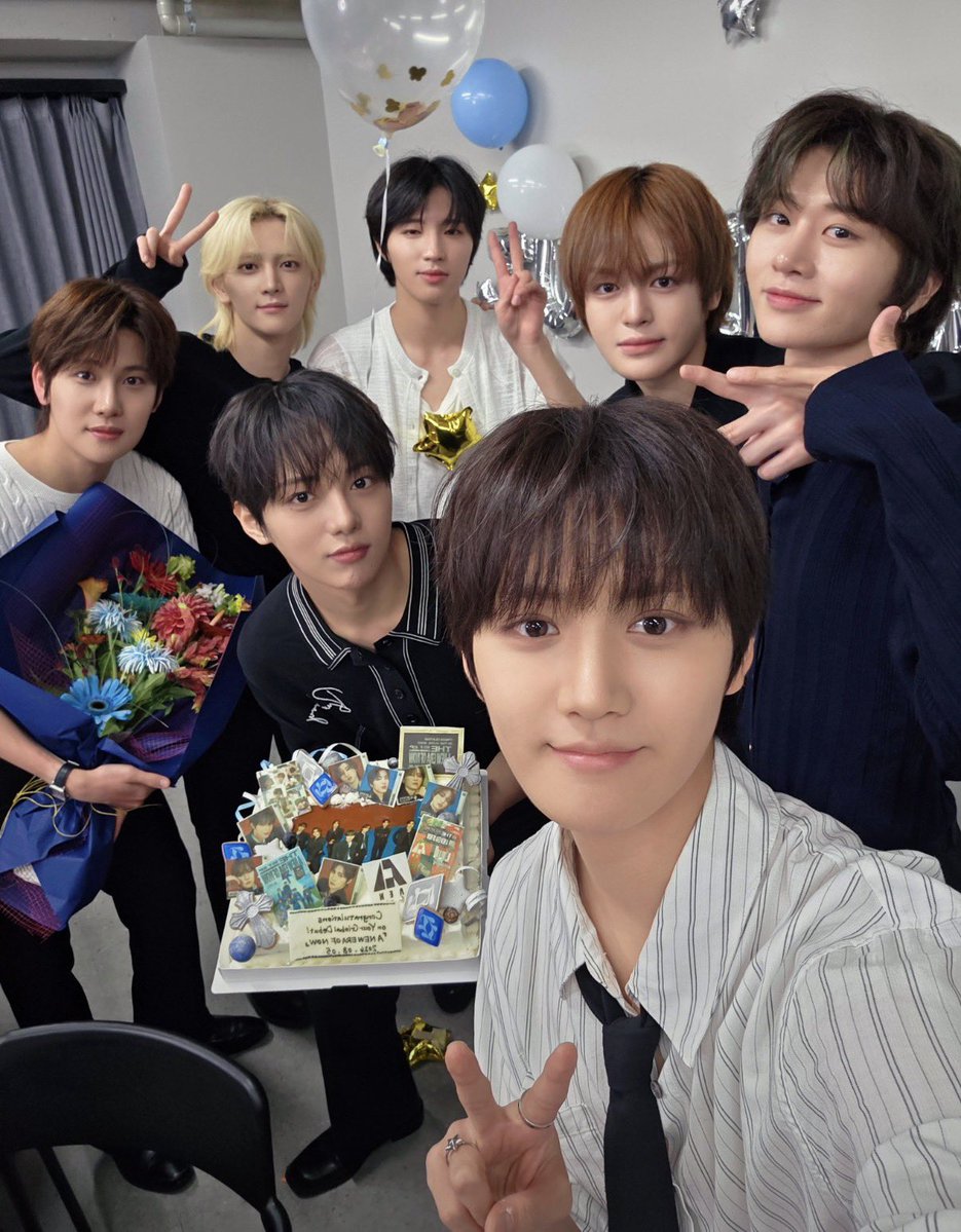 pinkenshinn's tweet photo. who is AEN and why u need to stan them 💌 ᥫ᭡ an extra long thread ᥫ᭡——
             (please stay so u can help support a new small group !) https://t.co/pea5gkcrs6
