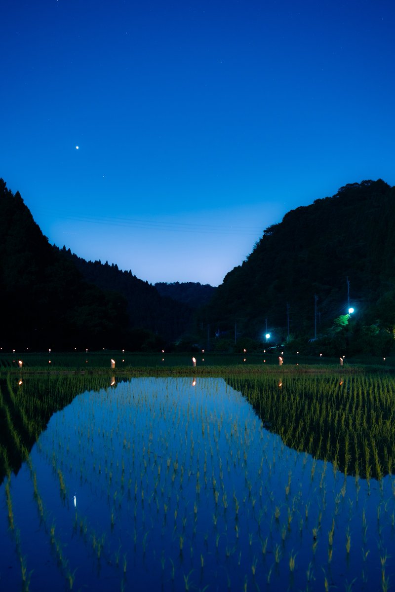 creamsoda_sea's tweet photo. ひとりぼっちで移住した町の夜みて。 https://t.co/LVIOWnQiht