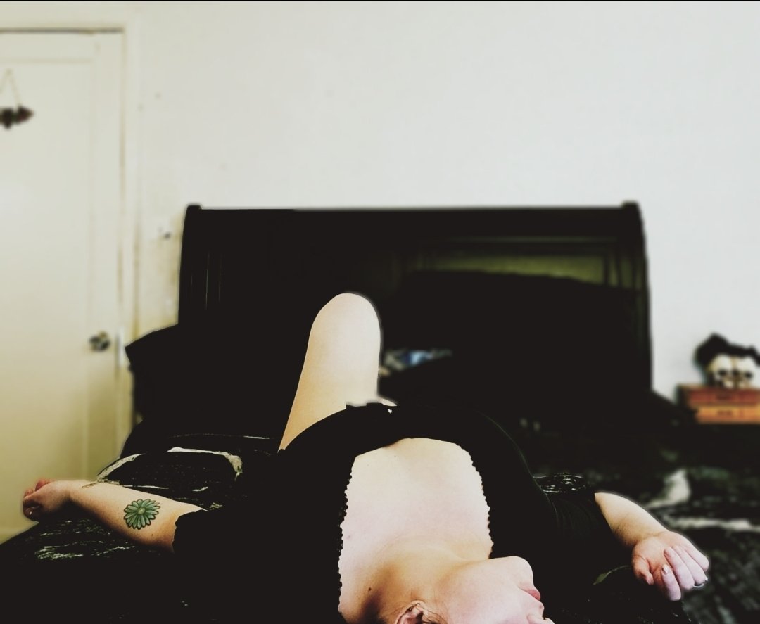 cryptk1ttyyy's tweet photo. Goodnight my lovely bats ♡
#gothgf #bedtime #inbed #goodnight #gothmommy #altgirl #bigtittygothgf #cozygoth #pale #darkaesthetic #sleepy #bedroomvibes #fyp https://t.co/WnILrrF1kp