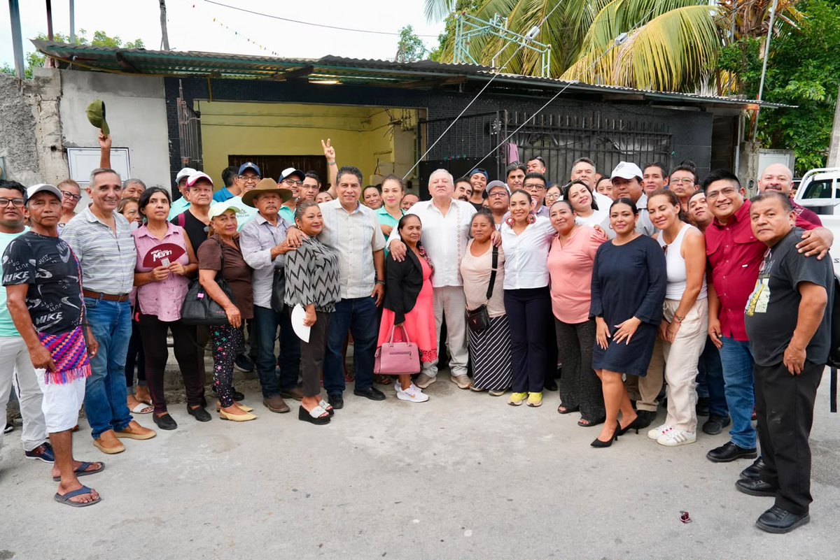 5toPoderDiario's tweet photo. #5topoder #noticias #playadelcarmen
RAFA MARÍN REAFIRMA SU ARRAIGO CON QUINTANA ROO Y LLAMA A DEFENDER LA TRANSFORMACIÓN Y LA SOBERANÍA
Playa del Carmen.— En una asamblea informativa realizada en la colonia Luis Donaldo Colosio, Rafa Marín destacó el vínculo que ha construido con Quintana Roo a lo largo de casi cuatro décadas, desde su llegada en 1985 para iniciar actividades empresariales en Cancún. Recordó la evolución del estado y subrayó el afecto que mantiene por una entidad que, dijo, ha sido fundamental en su vida personal y profesional.
Ante vecinos y simpatizantes, el fundador de Morena en Quintana Roo compartió parte de su trayectoria dentro del movimiento encabezado por Andrés Manuel López Obrador, con quien ha trabajado durante décadas. Expuso su paso por diversas responsabilidades en el servicio público y su papel en la consolidación de Morena en el estado, donde fue el primer presidente del Comité Ejecutivo Estatal y posteriormente delegado especial.
En el marco del proceso interno de Morena para definir la defensa de la transformación en Quintana Roo, Marín explicó que su decisión de participar responde al llamado de militantes, fundadores y ciudadanos que conocen su trabajo. Señaló que busca poner al servicio del estado la experiencia acumulada en los sectores público y privado, especialmente frente a desafíos persistentes como la inseguridad, el sargazo y las carencias en materia de salud.
Durante su mensaje, enfatizó la importancia de defender la soberanía nacional y respaldó la postura de la presidenta Claudia Sheinbaum de mantener una relación de cooperación con Estados Unidos sin subordinación. Afirmó que México es un país libre y democrático, y llamó a no dejarse influenciar por campañas de desinformación. Finalmente, destacó que las asambleas informativas continuarán realizándose en distintos puntos de Quintana Roo para fortalecer la organización ciudadana y la participación informada.
Fuente: 5to Poder Agencia de Noticias