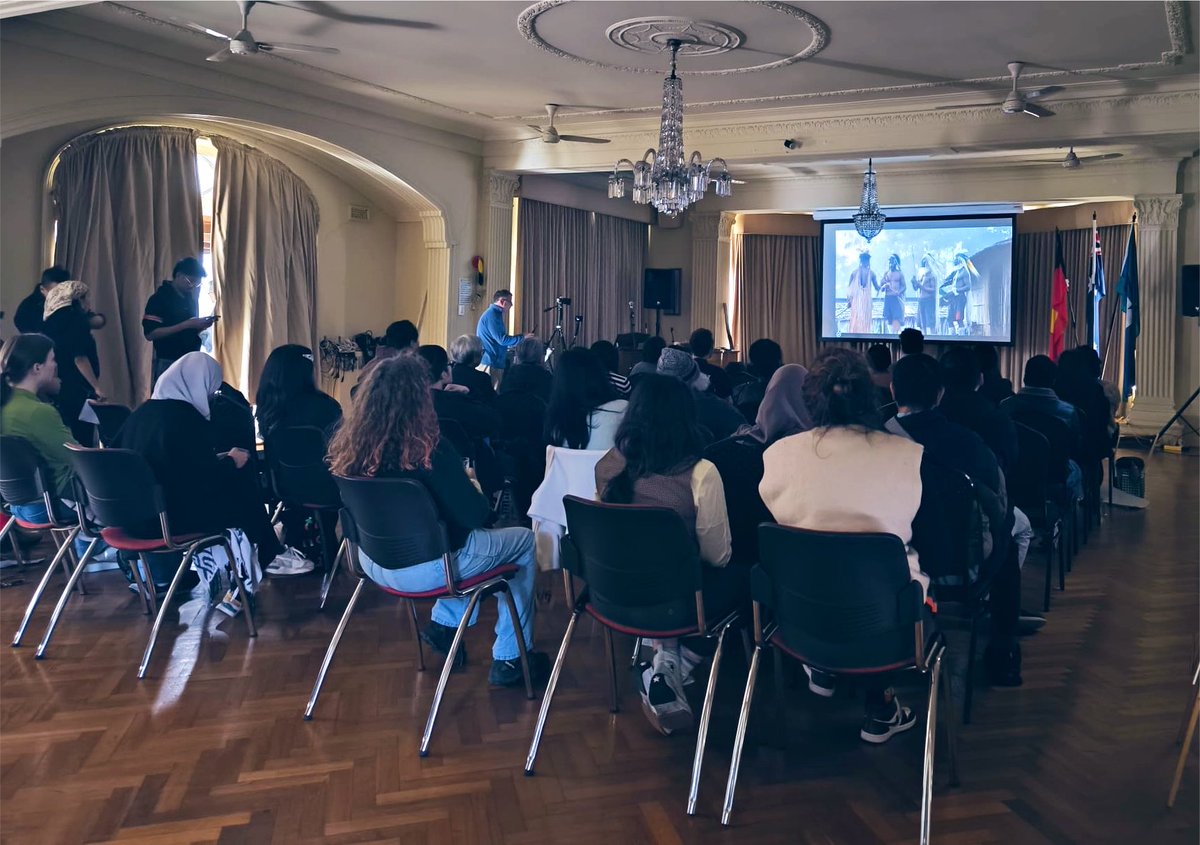 Dandhy_Laksono's tweet photo. Forum Masyarakat Indonesia di Australia (FMIA) siang ini nobar "Pesta Babi" di Melbourne.

Semalam film ini dianugerahi 2 penghargaan Udin Award dan Tasrif Award dari Aliansi Jurnalis Independen (AJI). Organisasi profesi berumur 32 tahun.

Thanks semua 🙏🏽
https://t.co/fkFQdTQ8QY https://t.co/BfgwrvfBJO