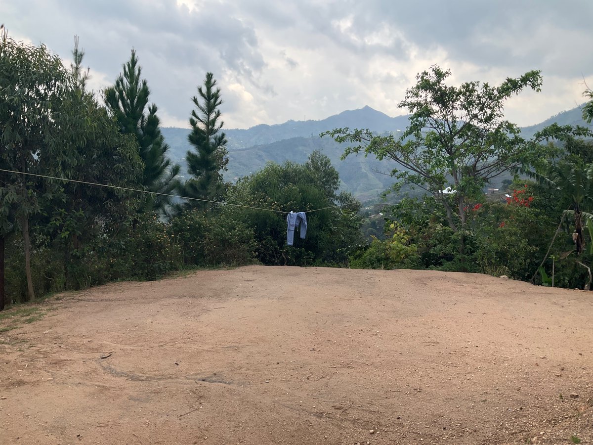 tomceze's tweet photo. #Katanda and valleys behind. Starting the journey to see the remote land on offer located in the valley behind second to last hill. Starting the trip today and will be back in Katanda on Tuesday.
#equatorCoffeeGarden #EquatorCoffeeFarm #KaseseArabica https://t.co/MITvI7ePfz