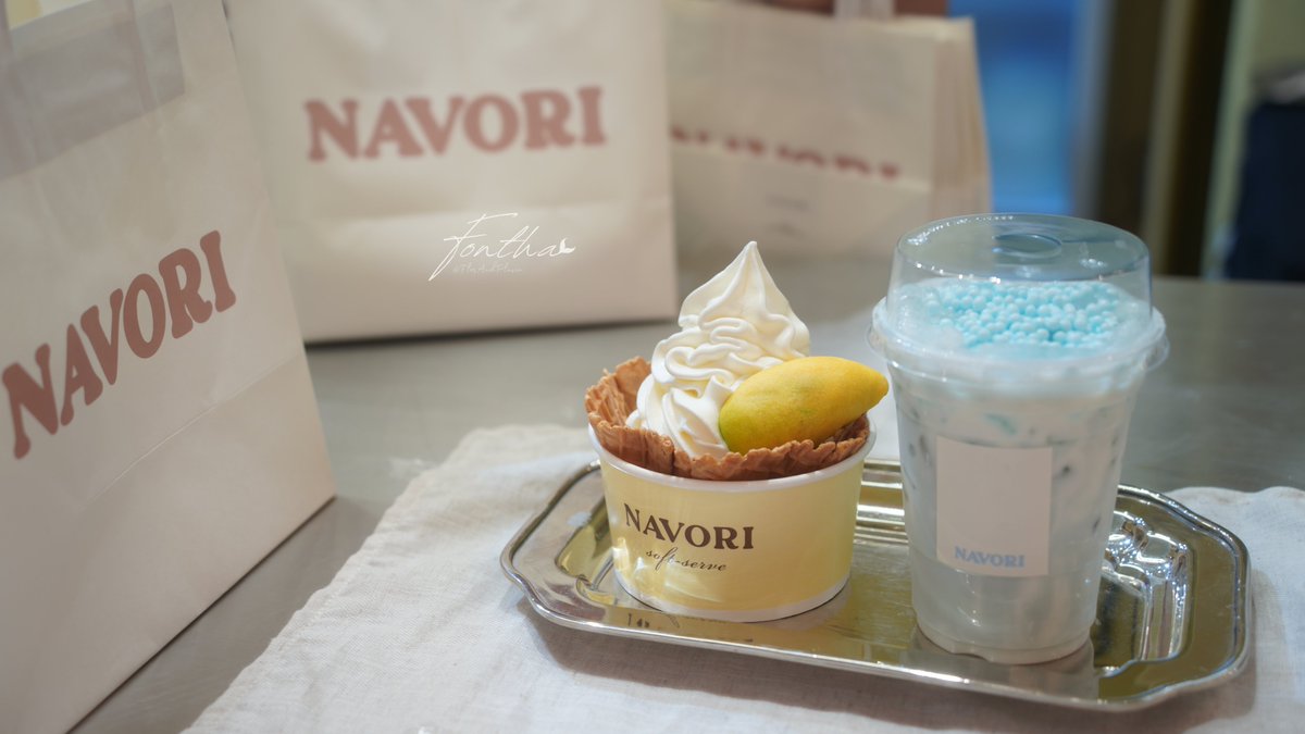 FlosAndPluvia's tweet photo. #NAVORI's Pop-up store ที่ใหม่อยู่แค่ Siam Paragon ใกล้มากจนแทบจะใส่ชุดนอนไปชิม #NavoriBKK's Softserve Pia 

ใครอินกับสี Tiffany blue เหมือนเรา ทั้งชุดทั้งสีเล็บ ต้องพาตัวเองไปถ่ายรูปกับ Sea Salted Milk ให้ได้น้า รสชาตินัวร์จัด อร่อยมากๆ คุณซีอีโอดัง @dunknatachai กับทีม @navoribkk ทำดี ทำถึงที่สุดเลย เลิฟฟฟ! 🩵🌊