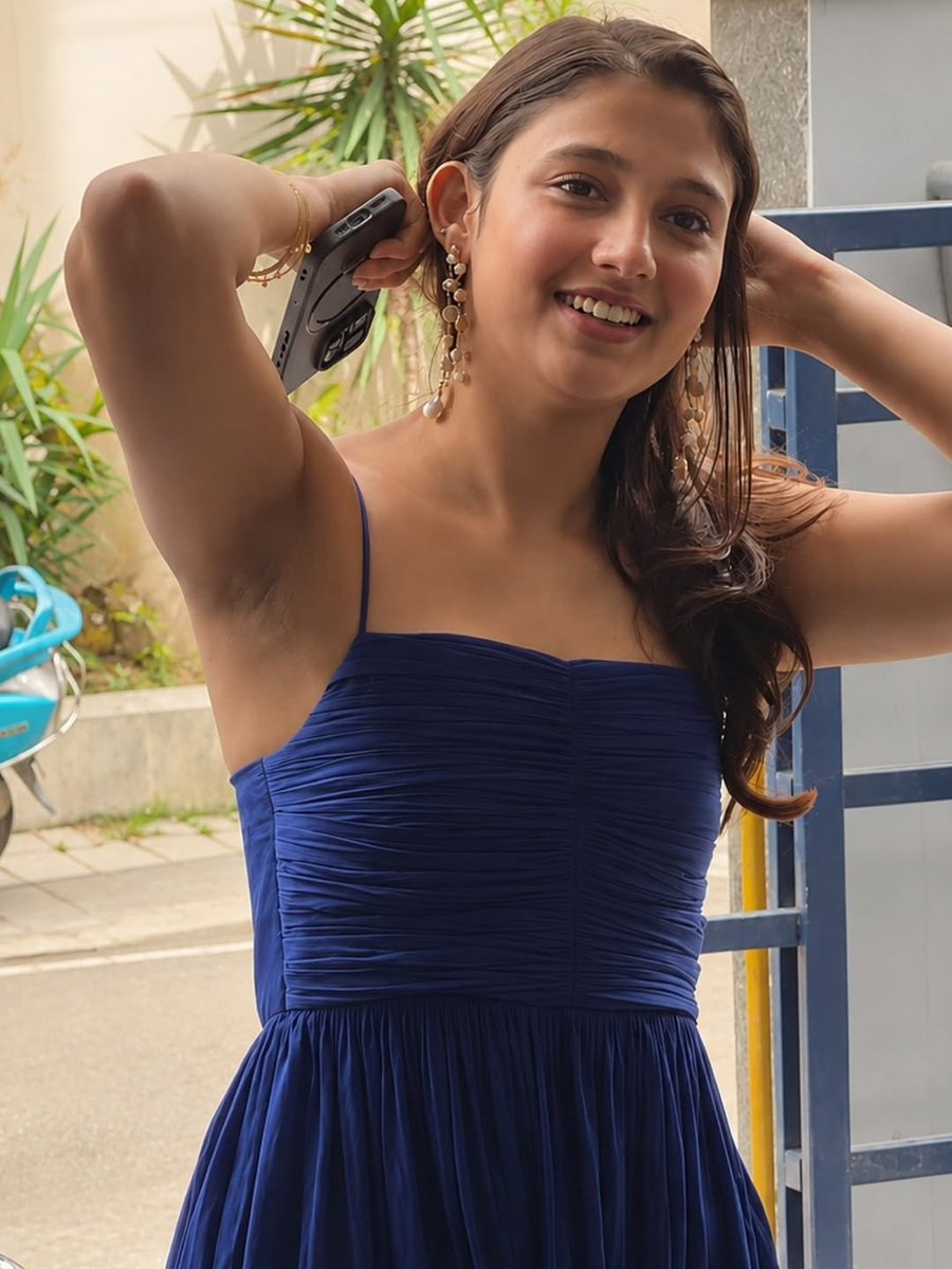 stargallery2020's tweet photo. Ritika Nayak looks effortlessly elegance in a royal blue ruched maxi dress, paired with stunning gold-plated pearl drop earrings 💙 https://t.co/NfLUsxpZXa