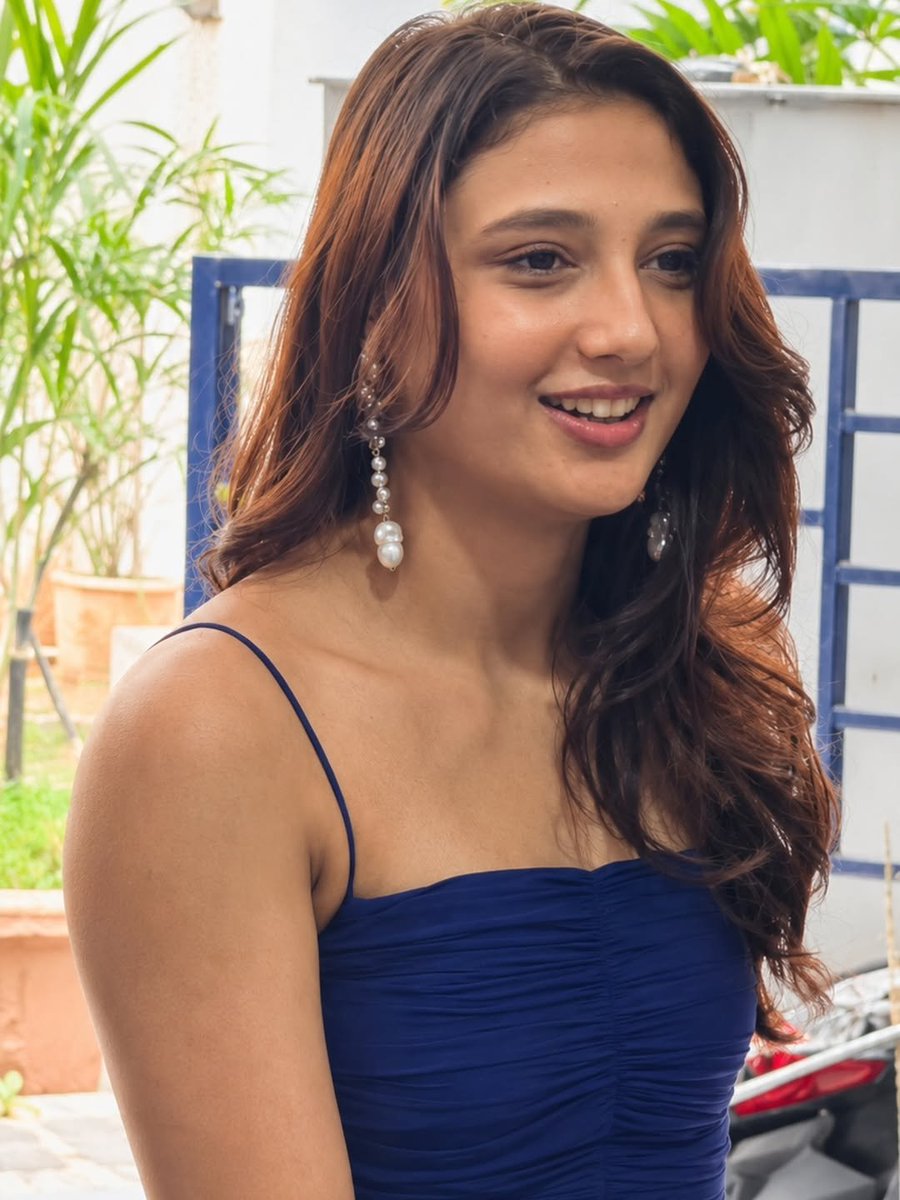 stargallery2020's tweet photo. Ritika Nayak looks effortlessly elegance in a royal blue ruched maxi dress, paired with stunning gold-plated pearl drop earrings 💙 https://t.co/NfLUsxpZXa