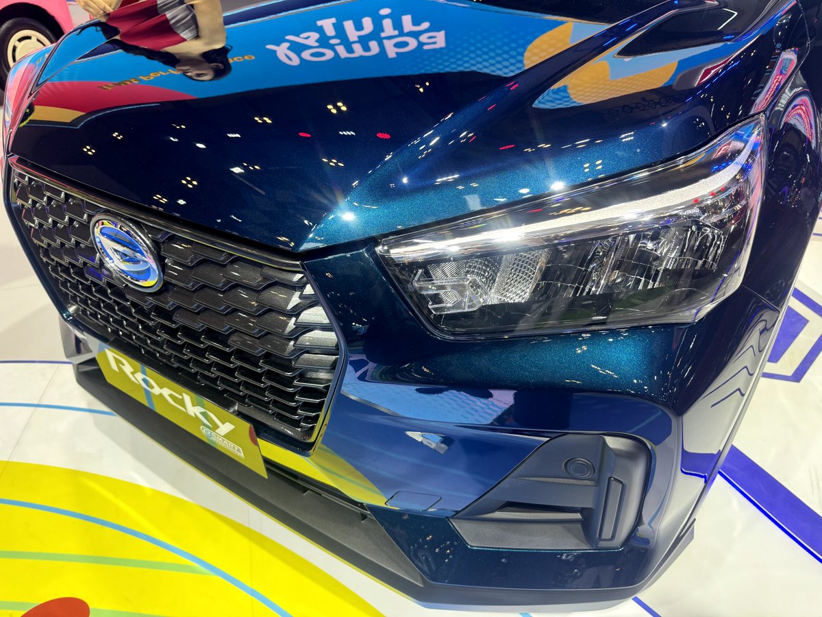 BeriUngu's tweet photo. Baru tahu cuy Daihatsu Rocky Hybrid nggak perlu charging eksternal 😆 Rodanya digerakkan motor listrik, sedangkan mesin bensinnya berfungsi sebagai generator lho! @daihatsuind
#DaihatsuRockyHybrid #SemuaJadiMudah #DaihatsuSahabatku https://t.co/nE5DAq8HRi