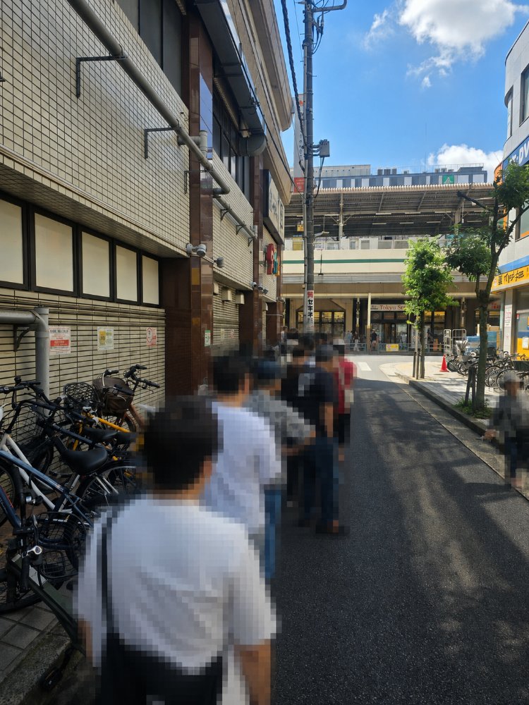 dynam_00004's tweet photo. ＃ダイナムをバズらせたい ーーーーーッッ!!!! 

🔥🔥店内、しっかり盛り上がってます🔥🔥 

😍ダイナム綾瀬東口店の清水ですッッ！ 
本日も多くのお客様にご来店いただき
本当にありがとうございますッ！ 

まだまだこれからですよ？ 
🔥午後からの方も、ぜひ当店へ🔥

 ◤◢◤◢◤◢◤◢◤◢◤◢◤◢◤◢◤ 
🔥今からご来店しても
　　　 楽しめる準備は出来てますッ🔥 
◤◢◤◢◤◢◤◢◤◢◤◢◤◢◤◢◤
