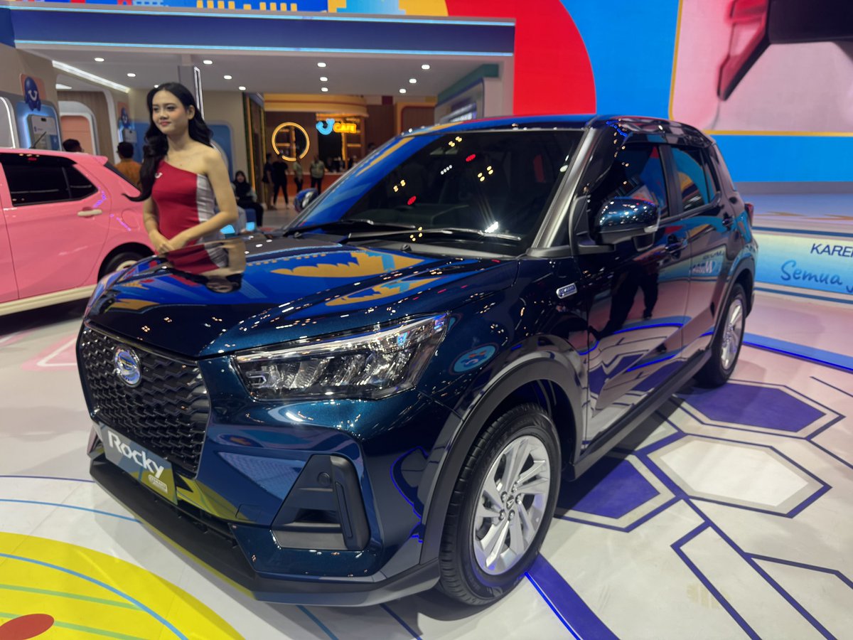 teknozdotid's tweet photo. @widyacitaa @DaihatsuInd Manteb banget deh pilih Daihatsu Rocky Hybrid. Udah harga terjangkau, hemat BBM dan garansinya maksimal. 

Mantap 😁
@DaihatsuInd
#DaihatsuRockyHybrid #SemuaJadiMudah #DaihatsuSahabatku https://t.co/5fQcVIUAEf