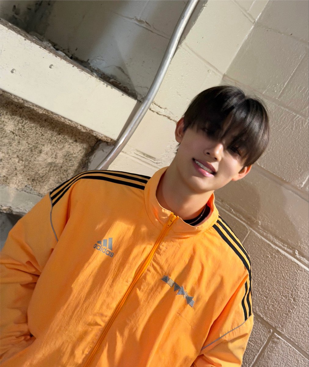 eomseaniee's tweet photo. nothing has changed, he is still the same even his smile😭♡ https://t.co/wsWN9dKigW