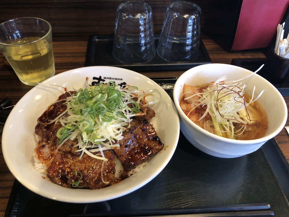 charakusyami's tweet photo. 早めに終わったし盆仕事やから
お気に入りの焼肉丼屋で飯食ってパチンコ行く https://t.co/ChCqaqEw06