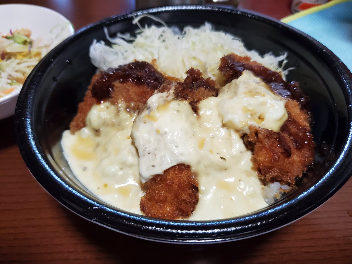 koron740's tweet photo. チキンソースタルタルだぞ🐔
暑いですね💦恩河です。

仕事しながら、室温みたら
35℃でしたwww

まだ夏ですね〜〜
乗り越えましょう💪 https://t.co/spFN2MO6VX