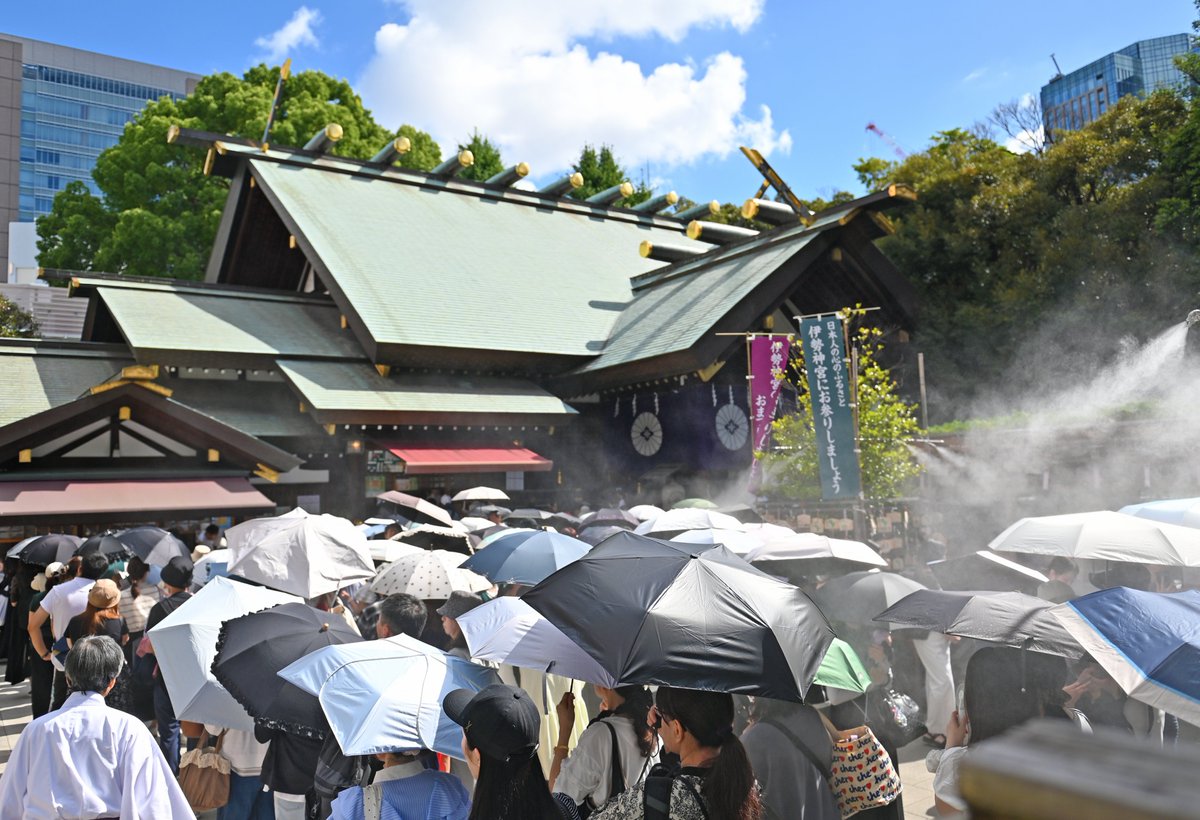 tokyodaijingu's tweet photo. 【鈴蘭風鈴限定御朱印の授与終了のお知らせ】
令和8年8月8日にあわせてご用意した「鈴蘭風鈴限定御朱印」は、11時30分をもって準備数に達したため授与を終了いたしました。
多くの方にご参拝いただき心より感謝申し上げます。
#東京大神宮 #東京のお伊勢さま #令和8年8月8日 #限定御朱印 #御朱印 https://t.co/KVEK8PO3Lo