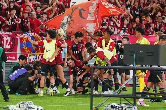weeklysd's tweet photo. ⚽️Ｊリーグ⚽️

どれだけ鍛えてきたかが表われた鹿島の大逆転勝利の裏側。「僕の練習は長い」鬼木達監督の厳しくも愛のあるトレーニングで導き出された“アントラーズらしさ” | サッカーダイジェストWeb
👉 https://t.co/7f6GynVYo3

#antlers #鹿島アントラーズ #鬼木達 https://t.co/x6P6Mzg98w