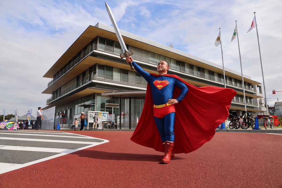 nipolajp's tweet photo. 剣を掲げる勇者、習志野の平和を守ることを誓う。
#superman
#習志野市民まつり
📷@ToyCafe2 https://t.co/1alJw4Wdho